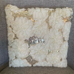 Decorative pillow